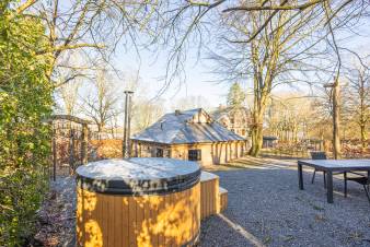 Luxus Ferienchalet in Bastogne fr 6 Personen mit Sauna und Garten
