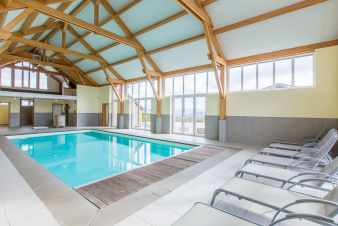 Ferienhaus fr 48 Personen mit Schwimmbad und Wellness in La Roche