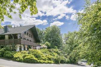 Wunderschnes Ferienhaus Grner Schlssel mit Outdoor-Wellness im Naturpark Ardennen-Eifel (30 Personen)