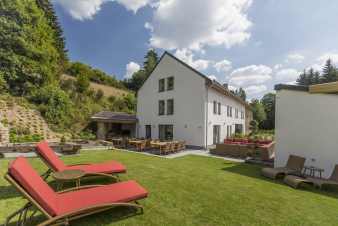 Zauberhaftes, voll ausgestattetes Ferienhaus fr 28 Personen in Sankt-Vith im Herzen der Ardennen