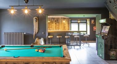                                                         H�user mit Unterhaltungsangebot            