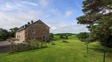                                                         Abgelegene H�user in der Natur            