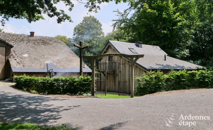 Komfortables Ferienchalet in Bastogne mit Garten und Sauna