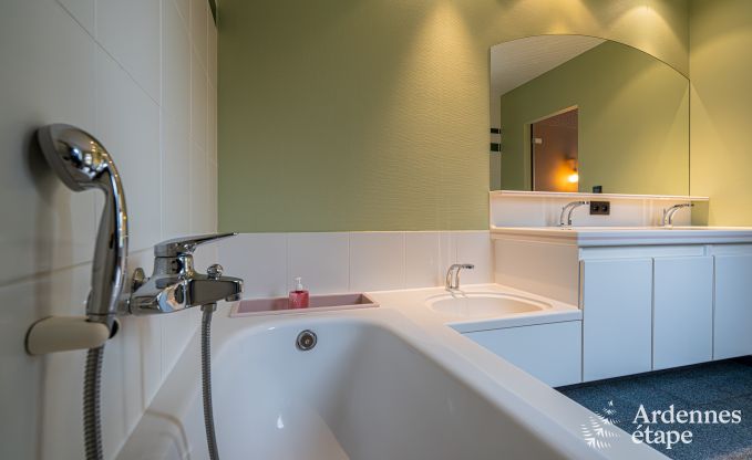 Charmantes und gerumiges Ferienhaus mit Pool in Beauraing, Ardennen