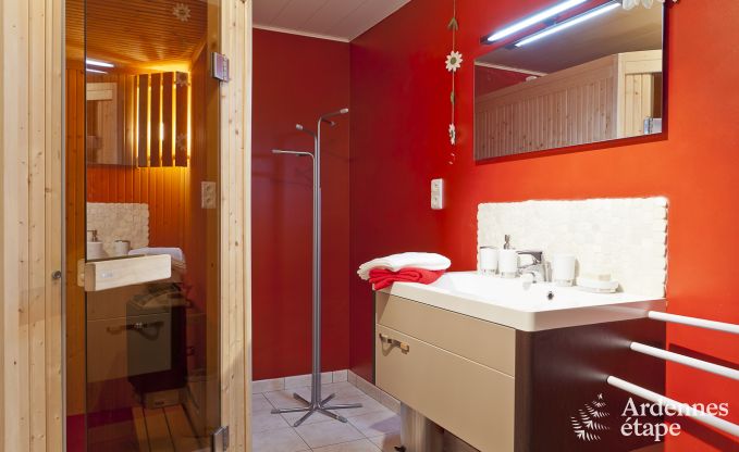 Reizendes 3 Sterne Ferienhaus mit Sauna für 8 Personen in Jehonville