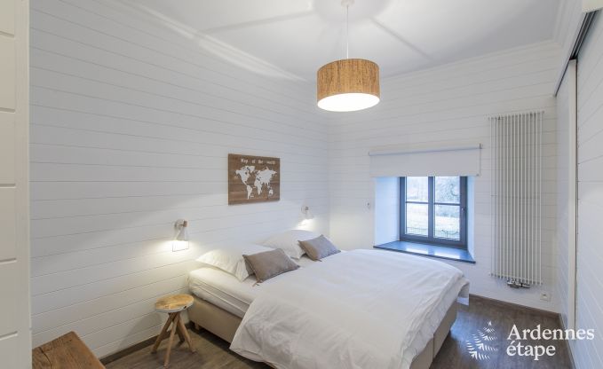 Wundersch�nes Schloss in Bertrix: Unterkunft f�r 20 Personen mit Hallenbad, Whirlpool und Infrarotkabine