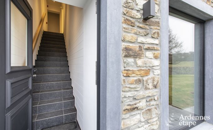 Wundersch�nes Schloss in Bertrix: Unterkunft f�r 20 Personen mit Hallenbad, Whirlpool und Infrarotkabine