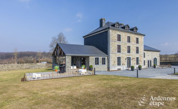 Wundersch�nes Schloss in Bertrix: Unterkunft f�r 20 Personen mit Hallenbad, Whirlpool und Infrarotkabine