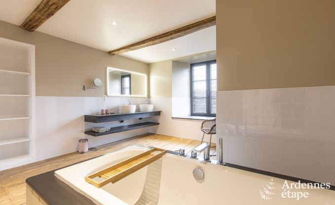 Wundersch�nes Schloss in Bertrix: Unterkunft f�r 20 Personen mit Hallenbad, Whirlpool und Infrarotkabine