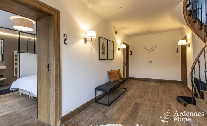 Wundersch�nes Schloss in Bertrix: Unterkunft f�r 20 Personen mit Hallenbad, Whirlpool und Infrarotkabine