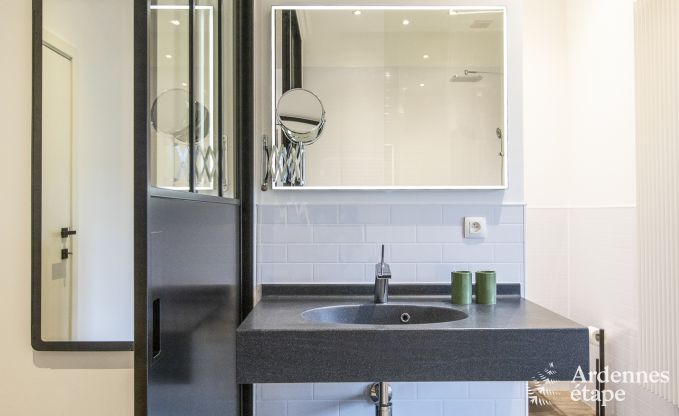 Wundersch�nes Schloss in Bertrix: Unterkunft f�r 20 Personen mit Hallenbad, Whirlpool und Infrarotkabine