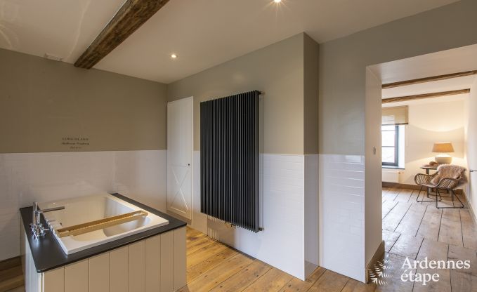 Wundersch�nes Schloss in Bertrix: Unterkunft f�r 20 Personen mit Hallenbad, Whirlpool und Infrarotkabine