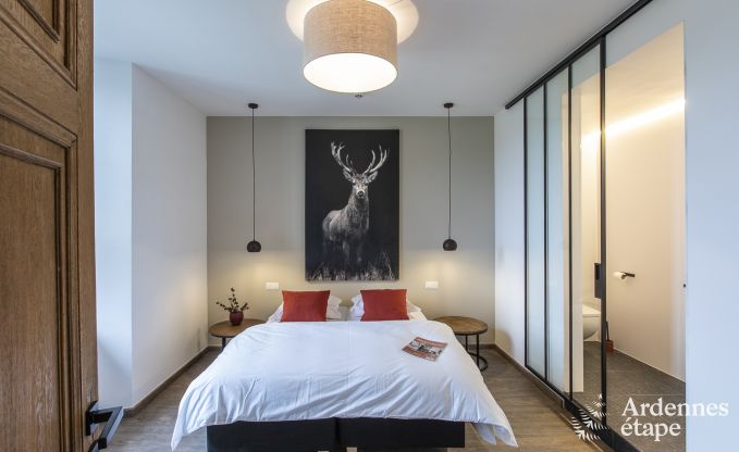 Wundersch�nes Schloss in Bertrix: Unterkunft f�r 20 Personen mit Hallenbad, Whirlpool und Infrarotkabine