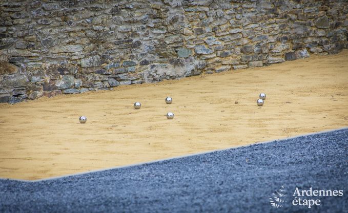 Wundersch�nes Schloss in Bertrix: Unterkunft f�r 20 Personen mit Hallenbad, Whirlpool und Infrarotkabine