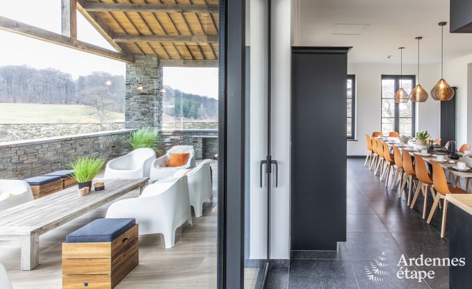 Wundersch�nes Schloss in Bertrix: Unterkunft f�r 20 Personen mit Hallenbad, Whirlpool und Infrarotkabine