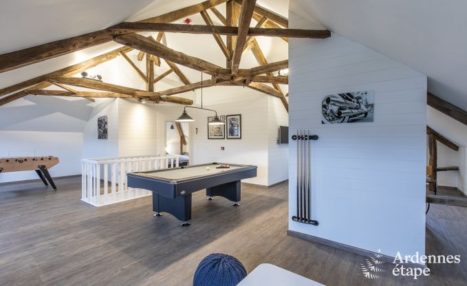 Wundersch�nes Schloss in Bertrix: Unterkunft f�r 20 Personen mit Hallenbad, Whirlpool und Infrarotkabine