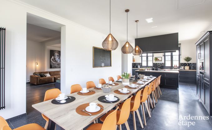 Wundersch�nes Schloss in Bertrix: Unterkunft f�r 20 Personen mit Hallenbad, Whirlpool und Infrarotkabine