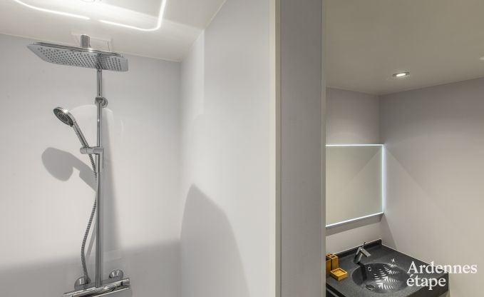 Wundersch�nes Schloss in Bertrix: Unterkunft f�r 20 Personen mit Hallenbad, Whirlpool und Infrarotkabine