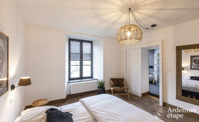 Wundersch�nes Schloss in Bertrix: Unterkunft f�r 20 Personen mit Hallenbad, Whirlpool und Infrarotkabine