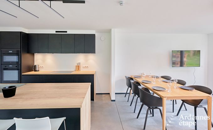 Gerumige Luxusvilla in Bertrix fr 16 Personen mit beheiztem Auenpool und privater Terrasse am Wasser