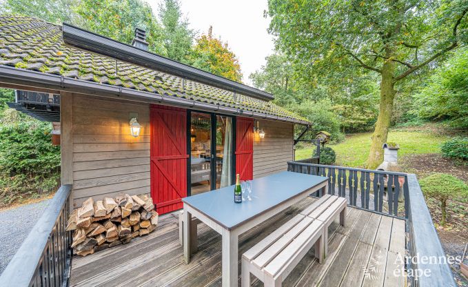 Authentisches Chalet f�r 8 Personen in Bi�vre mit 4 Schlafzimmern, Holzofen, Whirlpool, Privatgarten und Fahrradabstellraum