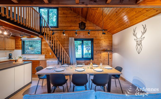 Authentisches Chalet f�r 8 Personen in Bi�vre mit 4 Schlafzimmern, Holzofen, Whirlpool, Privatgarten und Fahrradabstellraum