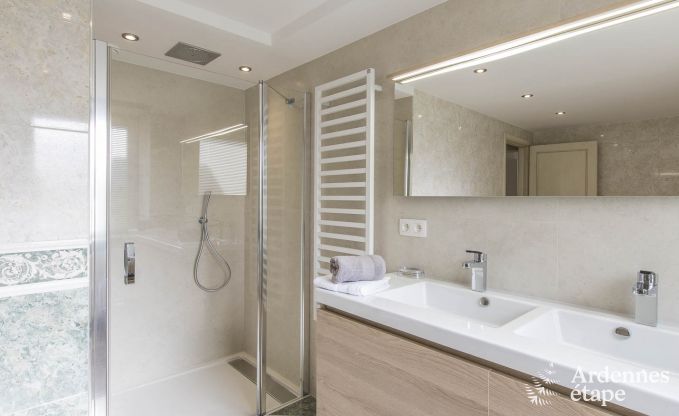 Flucht in die Ardennen: Ger�umiges Ferienhaus f�r 8 Personen in Bouillon