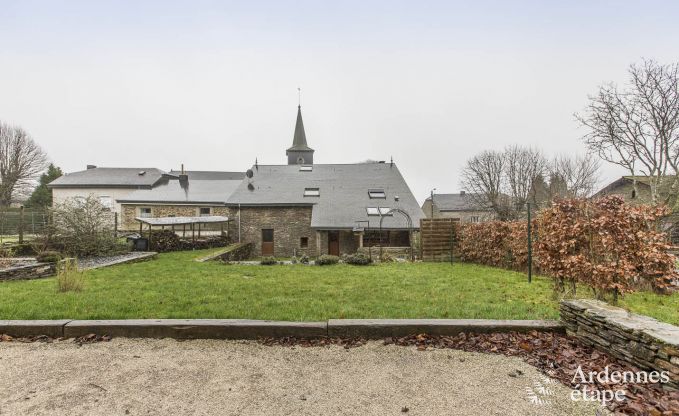 Einladendes 3,5-Sterne-Dorfhaus mit Jacuzzi für 10 Personen in Bouillon