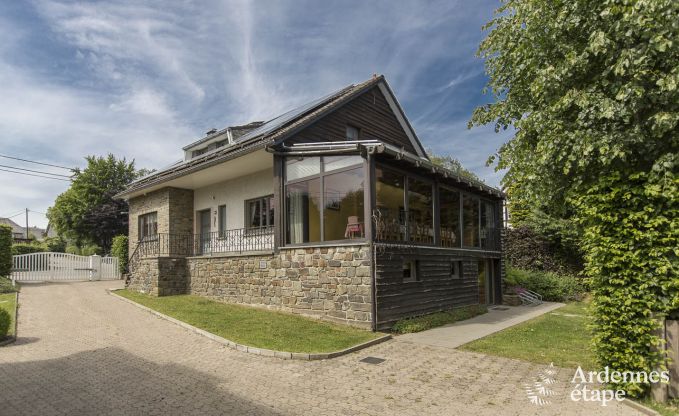 Moderne 4-Sterne-Ferienwohnung für 15 Personen in Bütgenbach