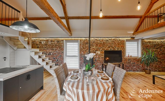 Charmantes Ferienhaus f�r 5 Personen in Chimay: liegt an einem Fluss, mit Terrasse und Aussicht, Pelletofen