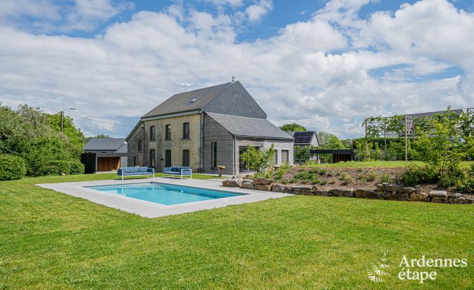 Komfortables Ferienhaus mit Pool und Holzofen in Ciney, Ardennen