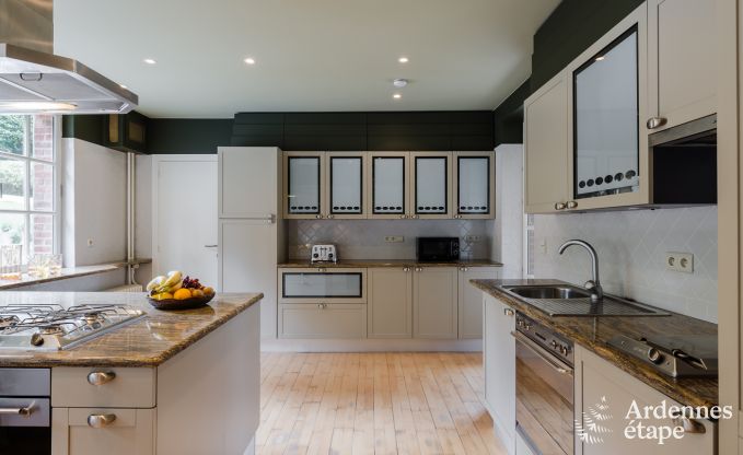 Ger�umiges Ferienhaus mit Pool in Dinant, Ardennen