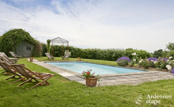 Stilvolles Ferienhaus mit Swimmingpool für 12 Personen in Dinant