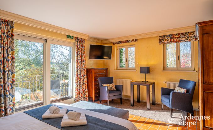 Ger�umiges Ferienhaus f�r 20 Personen mit 10 Schlafzimmern, Sauna, Jacuzzi und Spielzimmer in der N�he von Dinant