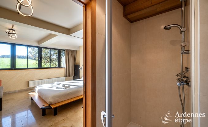 Ger�umiges Ferienhaus f�r 20 Personen mit 10 Schlafzimmern, Sauna, Jacuzzi und Spielzimmer in der N�he von Dinant