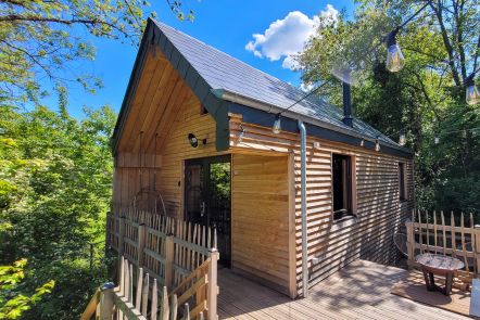 Einzigartiges und gem�tliches Chalet f�r 2 in Doische mit Holzofen und Terrasse