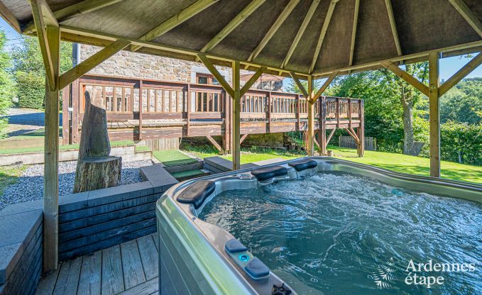 Ferienhaus mit berdachter Whirlpool Ereze 16 Pers. Ardennen