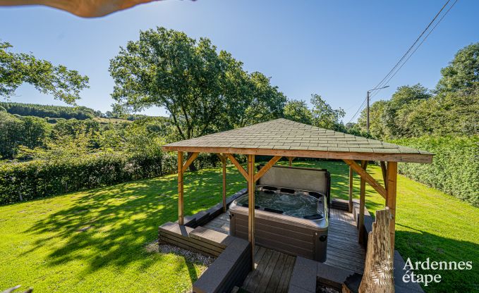 Ferienhaus mit berdachter Whirlpool Ereze 16 Pers. Ardennen