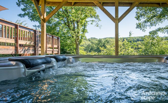 Ferienhaus mit berdachter Whirlpool Ereze 16 Pers. Ardennen