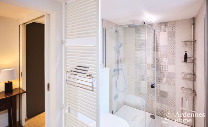 Charmantes Chalet fr 2 Personen in Ferrires mit Holzofen, Garten und
Privatterrasse am Wasser