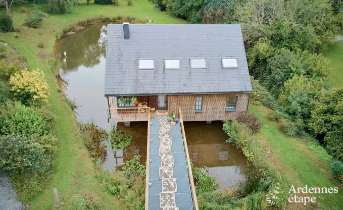 Charmantes Chalet fr 2 Personen in Ferrires mit Holzofen, Garten und
Privatterrasse am Wasser
