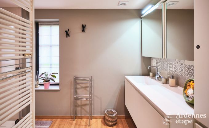 Charmantes Chalet fr 2 Personen in Ferrires mit Holzofen, Garten und
Privatterrasse am Wasser