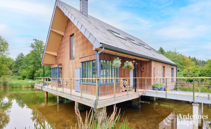 Charmantes Chalet fr 2 Personen in Ferrires mit Holzofen, Garten und
Privatterrasse am Wasser