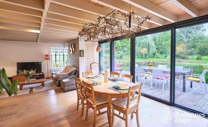 Charmantes Chalet fr 2 Personen in Ferrires mit Holzofen, Garten und
Privatterrasse am Wasser