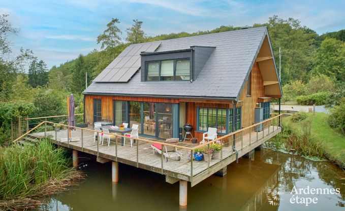 Charmantes Chalet fr 2 Personen in Ferrires mit Holzofen, Garten und
Privatterrasse am Wasser