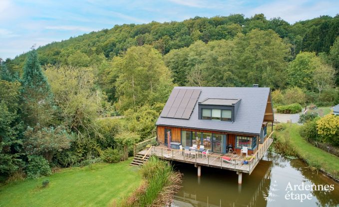 Charmantes Chalet fr 2 Personen in Ferrires mit Holzofen, Garten und
Privatterrasse am Wasser