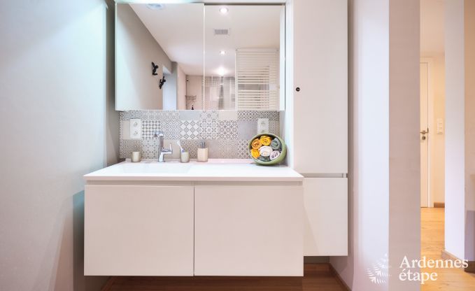 Charmantes Chalet fr 2 Personen in Ferrires mit Holzofen, Garten und
Privatterrasse am Wasser