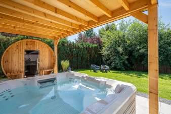 Ferienhaus für 2 Personen in Francorchamps mit Jacuzzi, Sauna und privatem Garten.