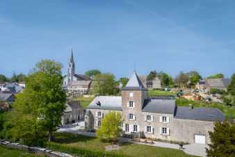 Schloss in Froidchapelle fr 19 Personen mit 5 Schlafzimmern mit Badezimmer, an den Lacs de l'Eau d'Heure, groer Garten, Luxus und Komfort