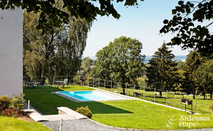 Hübsches Ferienhaus mit Swimmingpool für 12 Personen in Gouvy